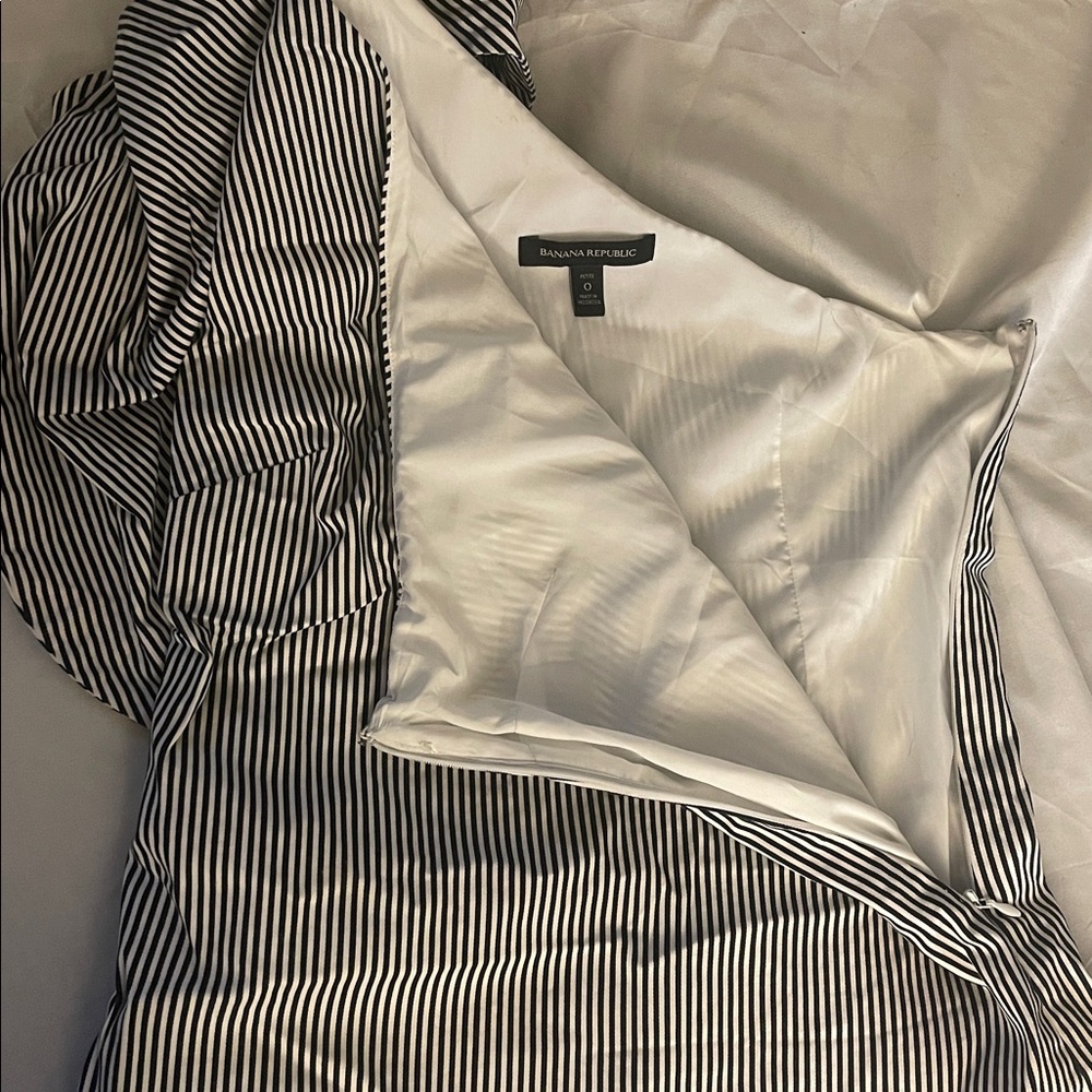 Banana Republic Black and White One-Shoulder Striped Blouse - Picture 7 of 7
